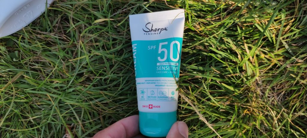 Sherpa Tensing Sonnenschutz-Produkte auf Bergwanderung - bester Schutz für Haut und Umwelt