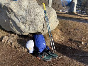 deuter Ascender 13 Rucksack an einem Felsen