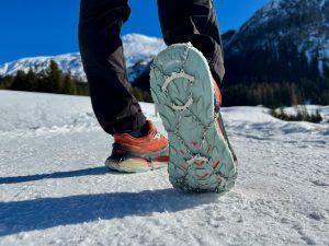 Die snowline Chainsen Trail an Trailrunningschuhen, bieten sicheren Halt auf Eis und Schnee.
