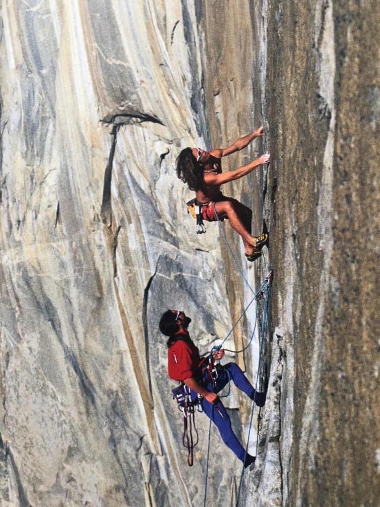 Thomas Huber klettert eine steile Felswand am El Captan hoch