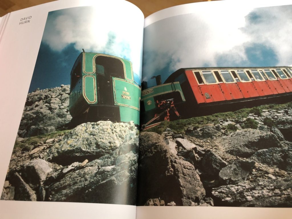 Foto einer Bergbahn im Buch Berge – Das Magnum Archiv 