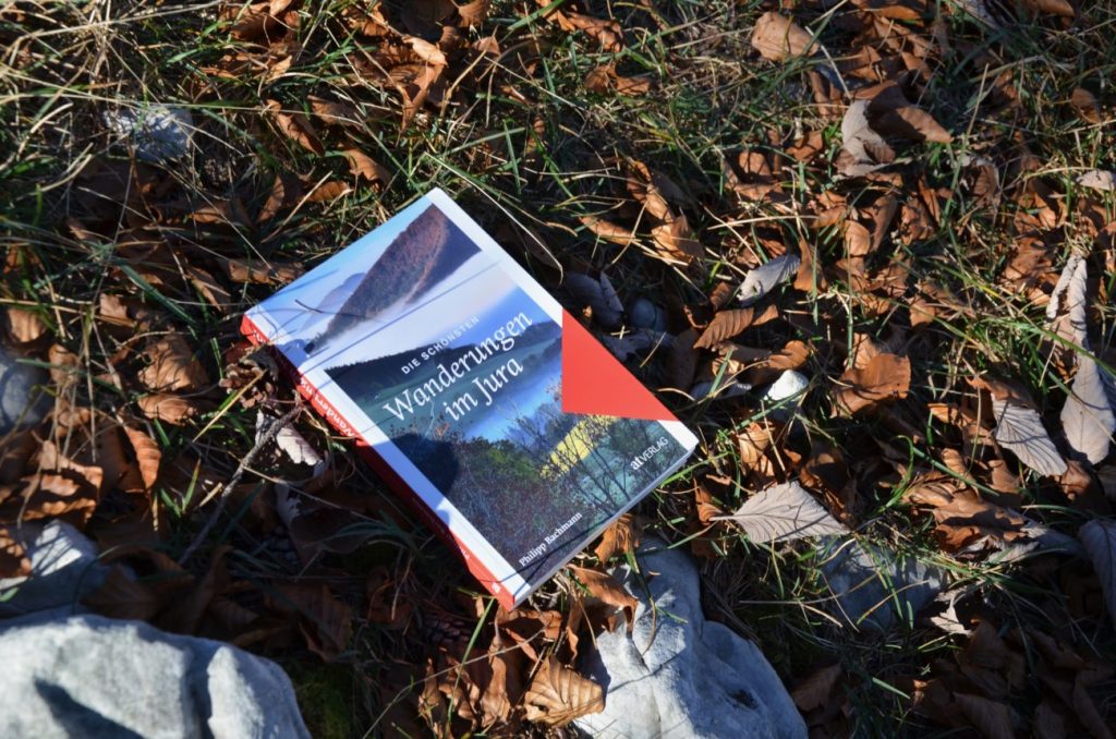 Buchcover von Die schönsten Wanderungen im Jura Buch im Wald