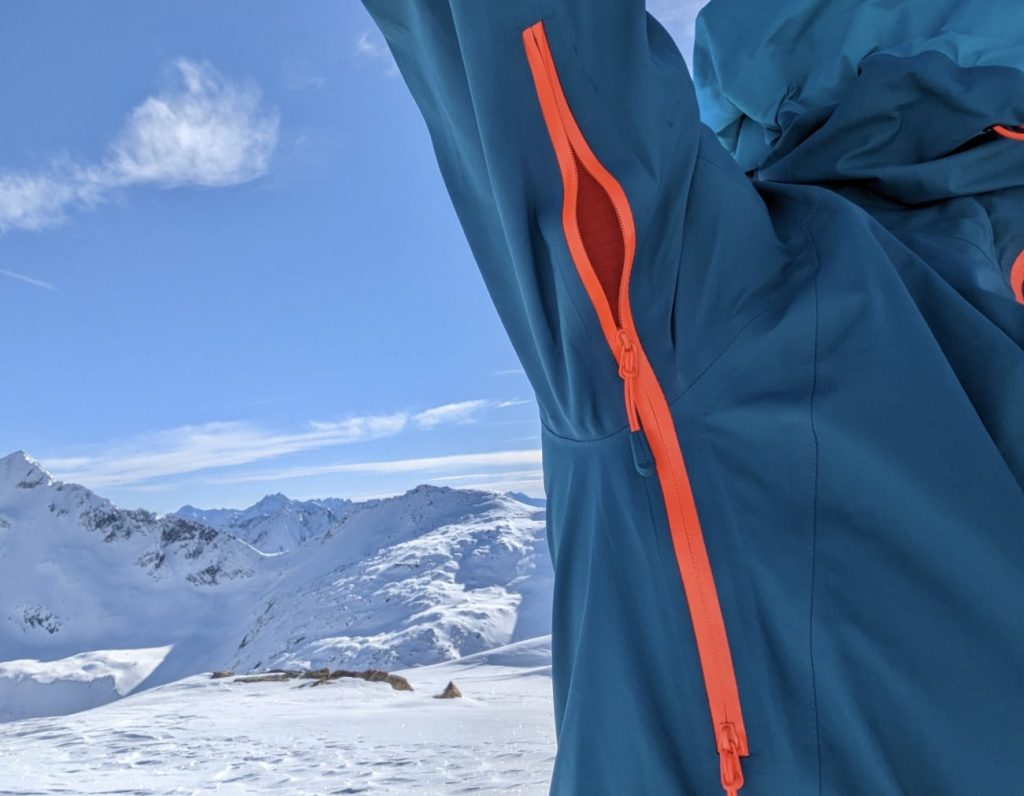 Belüftung unter den Armen der Jack Wolfskin Alpspitze 3L Skitouren-Jacke