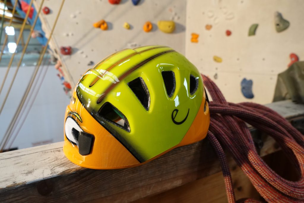 Edelrid Shield Helm in sahara-oasis Farbe in Kltterhalle