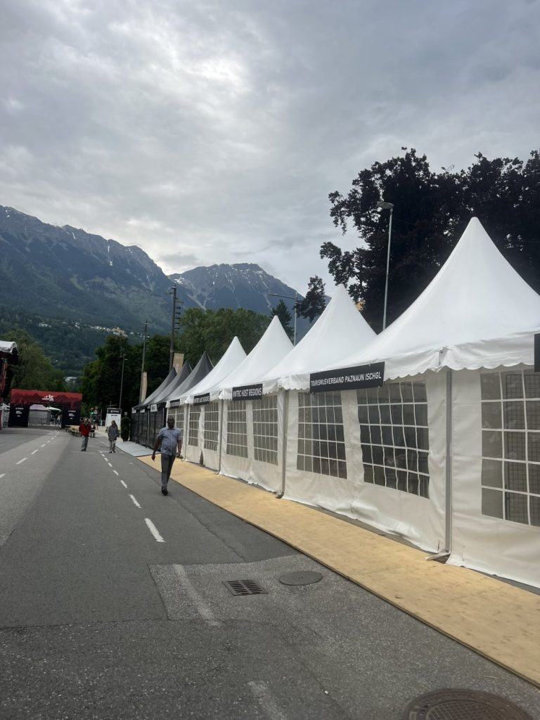 Festival Gelände vor dem Innsbruck Alpine Trailrun Event 2023