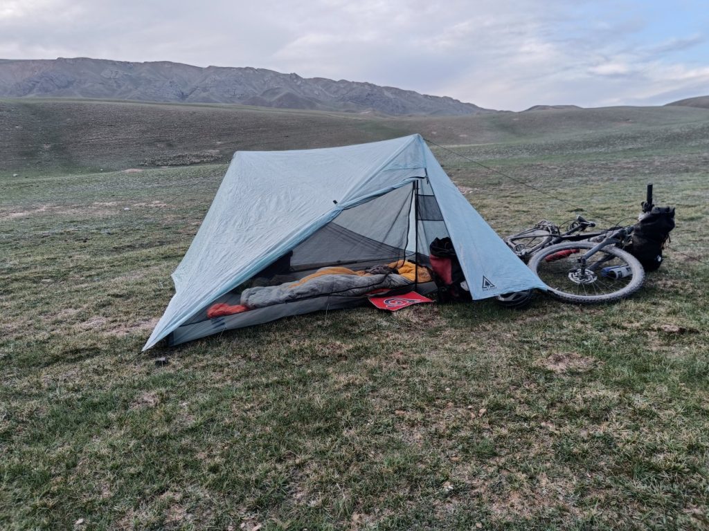 Durston X-Mid Pro 2 Zelt mit auf Biketour in Kirgistan