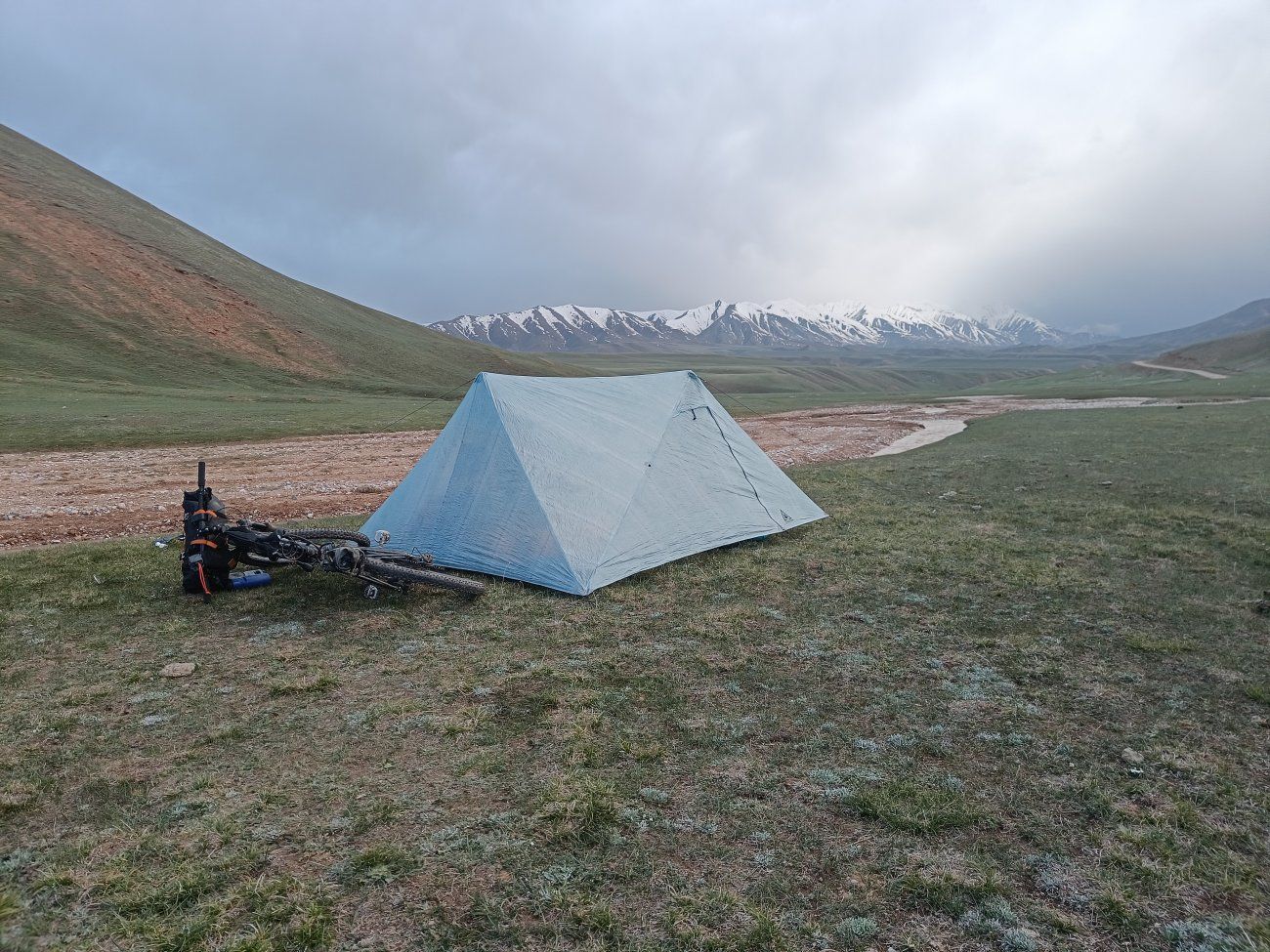 Durston X-Mid Pro 2 Zelt mit auf Biketour in Kirgistan