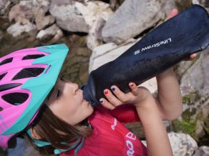 LifeStraw Squeeze Bottle im Einsatz – erfrischendes Wasser in der Natur geniessen