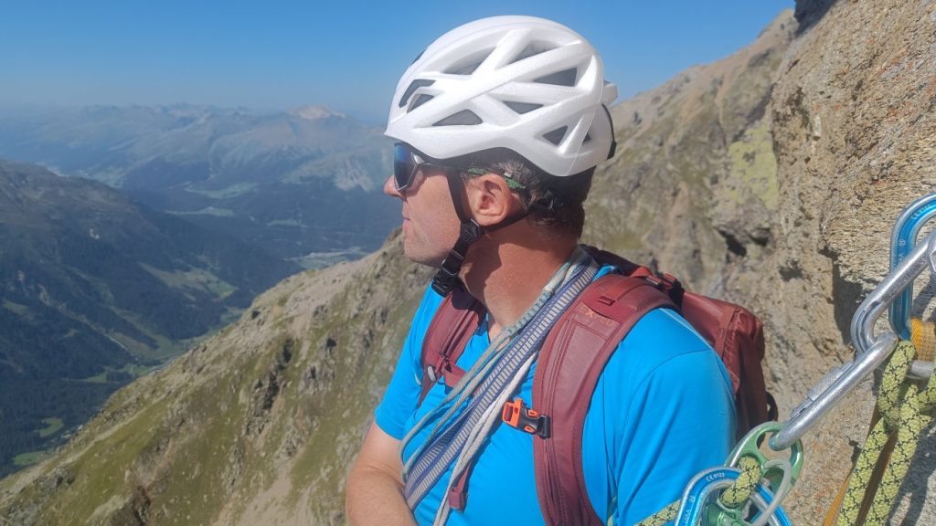 Black Diamond Vapor Helmet getragen während einer Klettertour