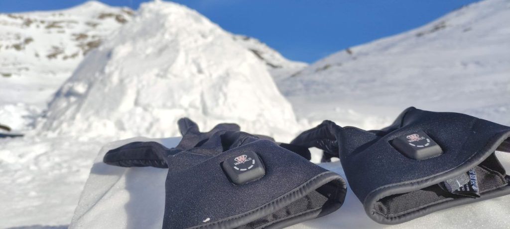 Wantalis Sancy beheizbare Handschuhe im Schnee bei einer Skitour