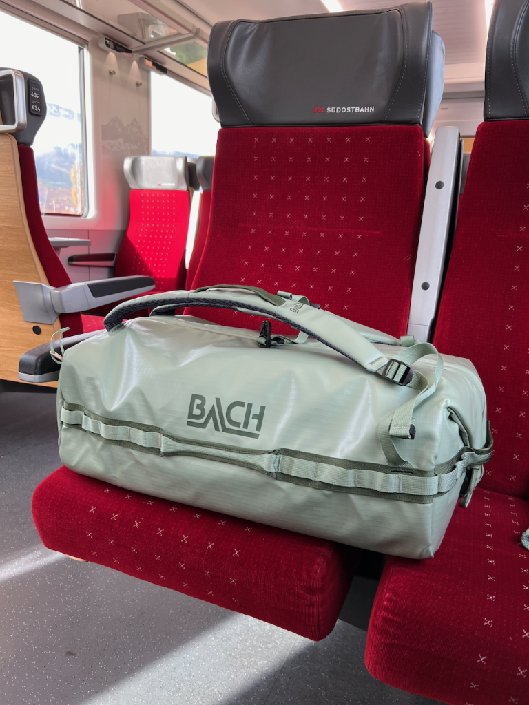 Die Bach Dr. Expedition 40L Reisetasche im Zug