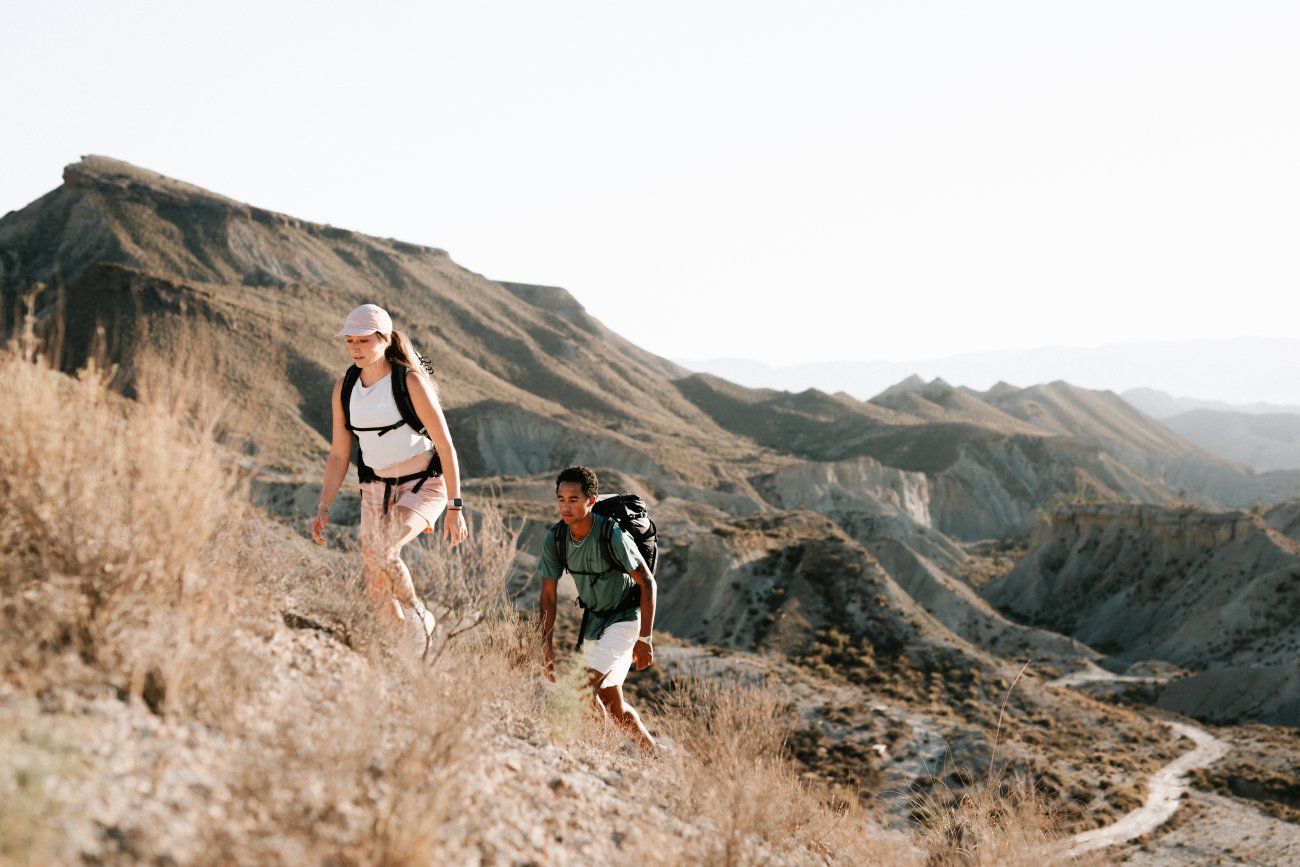 2 Wanderer mit Jack Wolfskin 3D-Rucksack mit RECCO-Ortungssystem