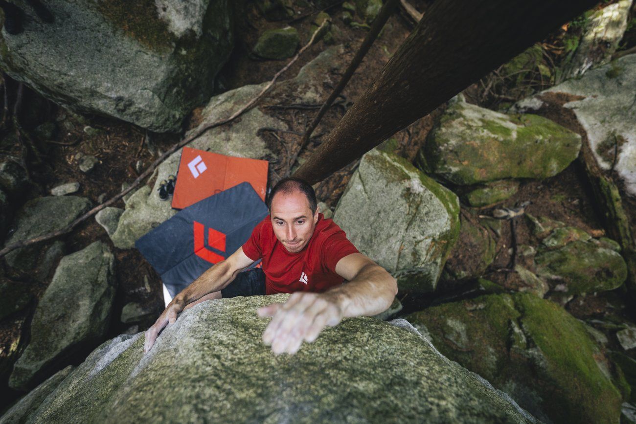 Bouldern draussen Titelbild: Christian Adam / Black Diamond