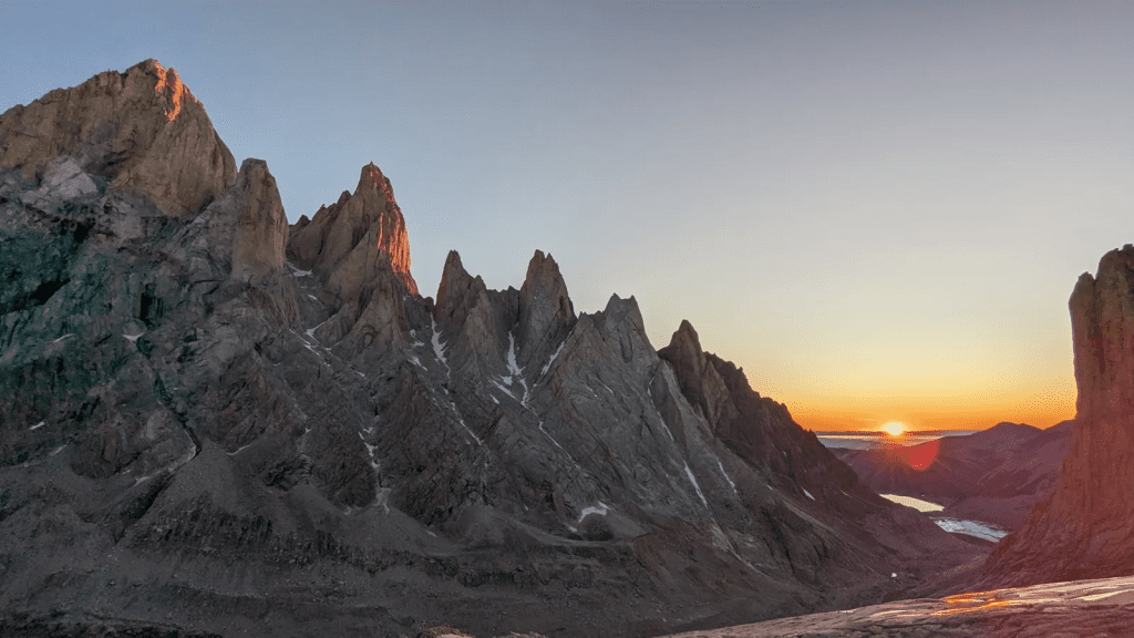 Patagonien bei Sonnenaufgang: Berggipfel in Patagonien bei Sonnenaufgang. Foto: Jonas Schild