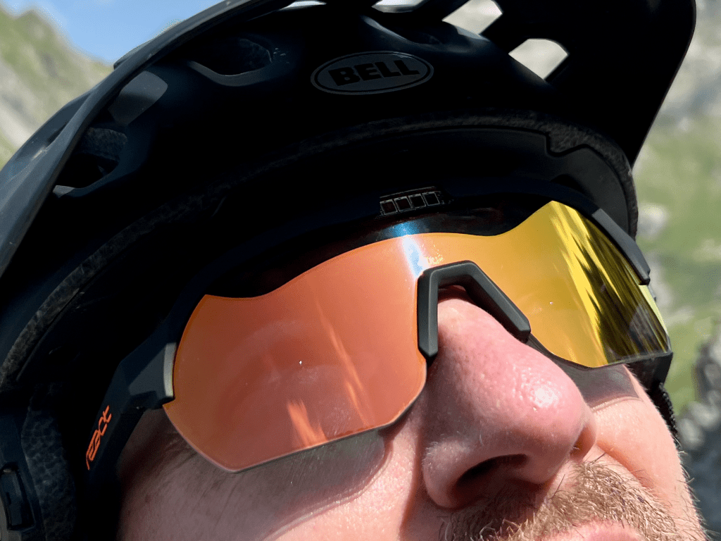 ShadeTronic® Technologie der react optray Sonnenbrille bei stark wechselndem Licht