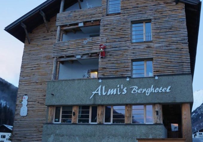 Almi's Berghotel 01