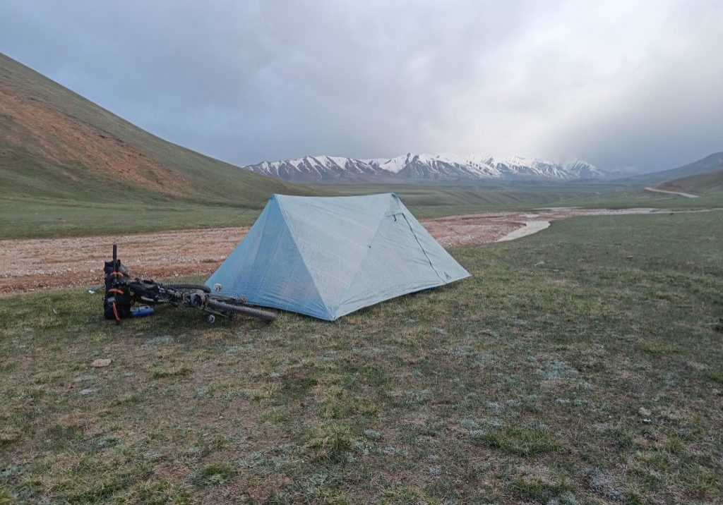 Durston X-Mid Pro 2 Zelt mit auf Biketour in Kirgistan