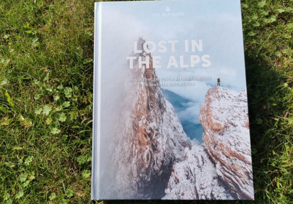 Atemberaubende Berglandschaft im The Alpinist Lost in the Alps Buch