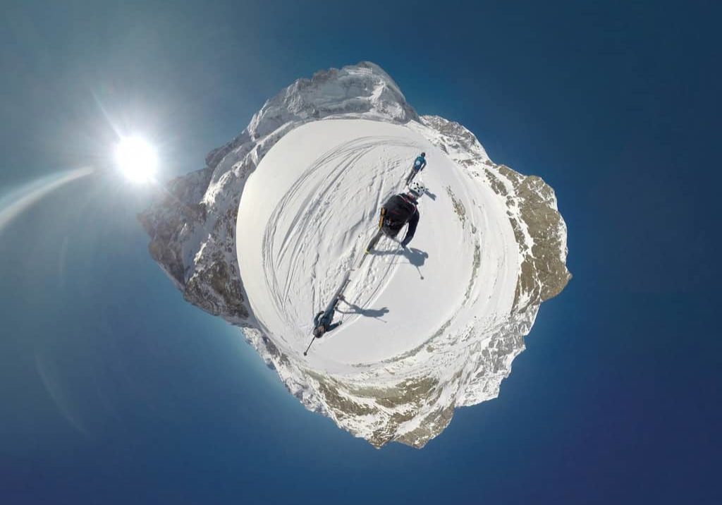 Auf #project360 gibt es nun auch die Strecke des wohl beruehmtesten Skitourenrennens der Welt zu bestaunen: der Patrouille des Glacier von Zermatt nach Verbier (19.04. – 23.04.2016). In zwei 3-er Teams haben sich Mammut Athleten auf den Weg gemacht. Der Mammut Pro Team Athlet Beni Hug, der franzoesische Skibergsteiger Tony Sbalbi und Mammut Athlet Daniel Rohringer haben die 1. Etappe von Zermatt nach Arolla absolviert. Mammut Pro Team Athletin Andrea Huser, Claudia Stettler und Mammut Alpine School Bergfuehrer Julian Beermann formten das Team für die Strecke bis nach Verbier. (PHOTOPRESS/Mammut/Christian Gisi)